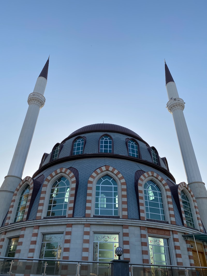 Şemdinli'de Din ve İbadet Yerleri Şemdinli'de Din ve İbadet Yerleri