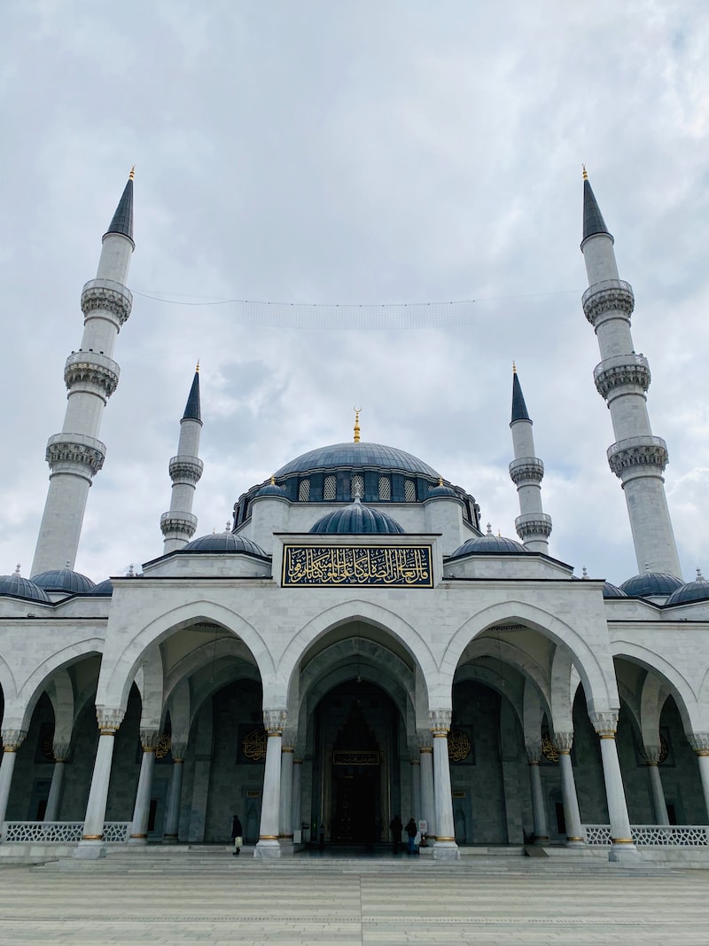 Şemdinli'de Dini ve İbadet Hayatı Şemdinli'de Dini ve İbadet Hayatı